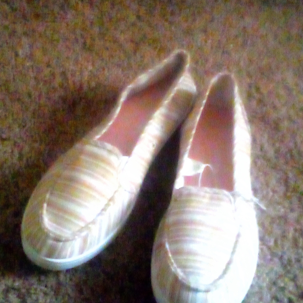 Cream Flats with Ribbed Texture